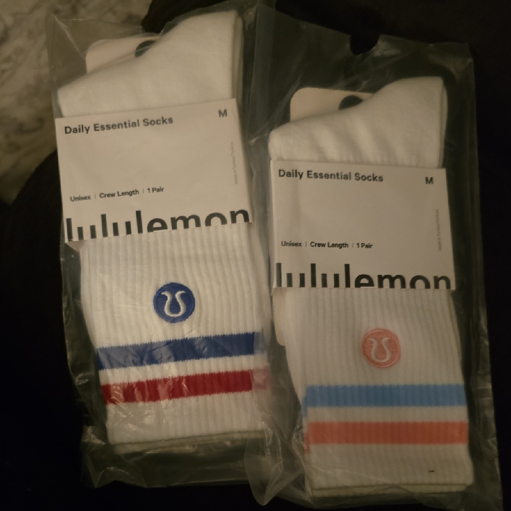 lululemon athletica Daily Essential Socks - White with Blue and Red